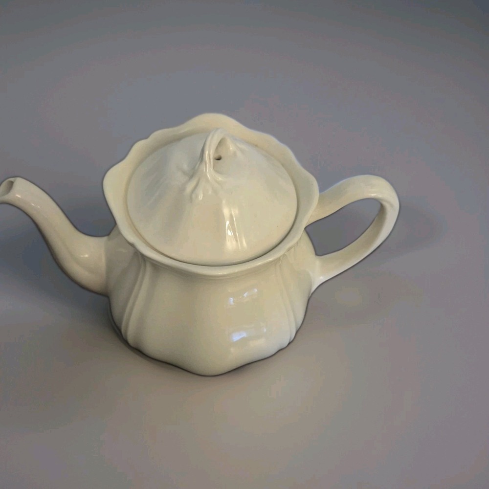 Vintage Wedgewood Queens Shape Plain Creamware Teapot Etruria Barlaston England